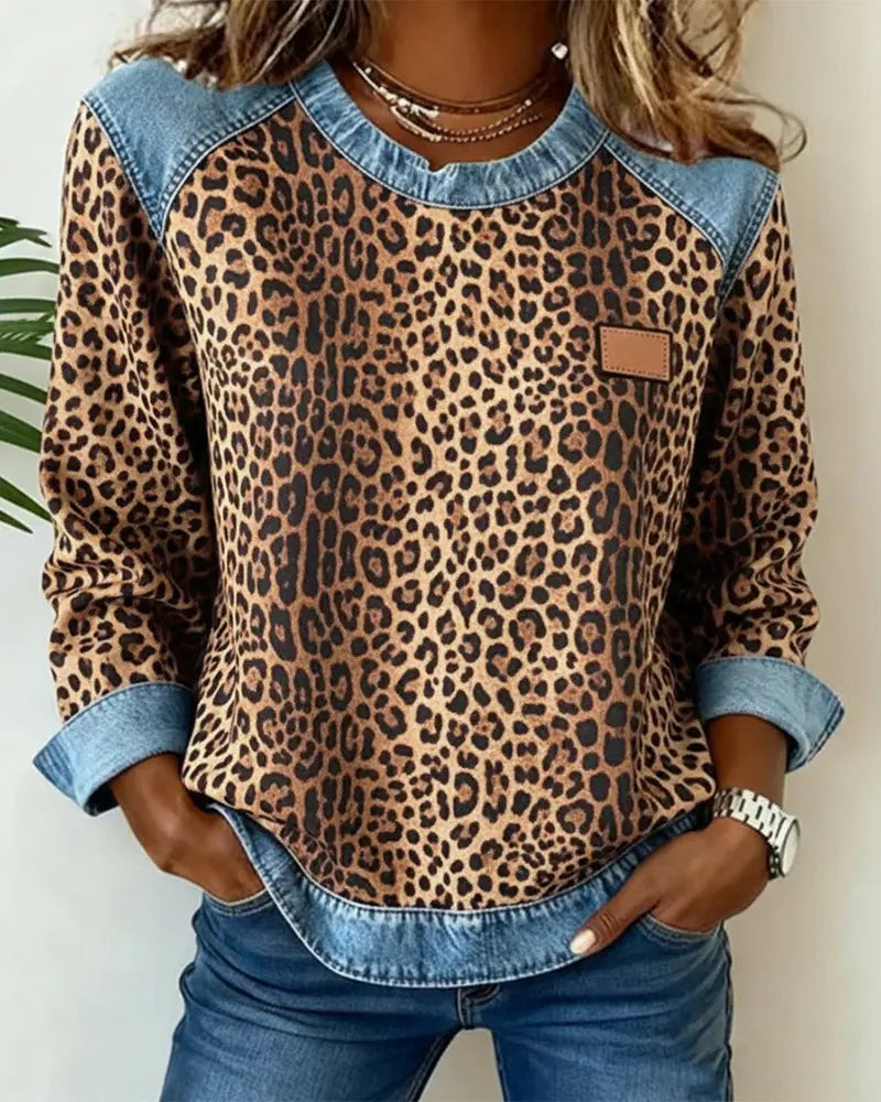 Ruby | Statement denim trui met luipaardpatch