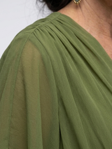 Elysia | Midi jurk met gedrapeerde V-hals en tailleband