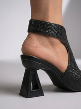 Aura | Elegante geweven sandaal met blokhak